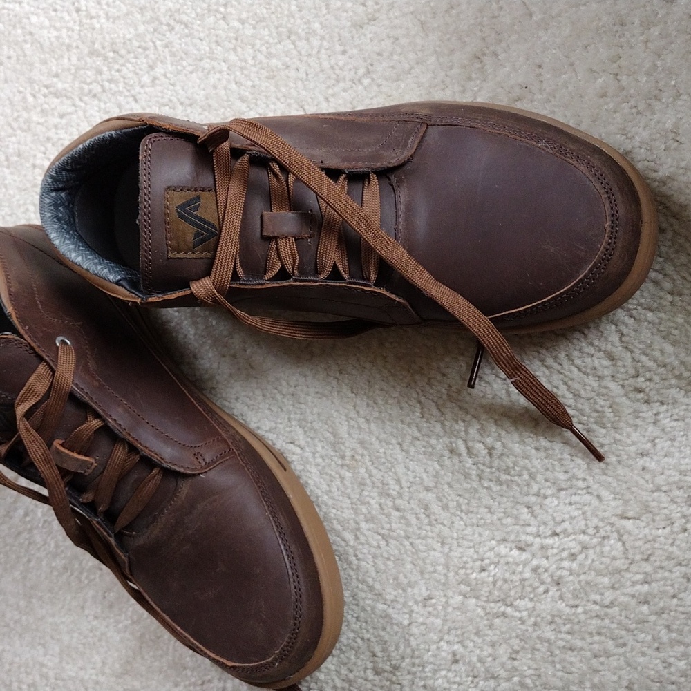Forsake Phil Chukka mens brown leather boots. Mint condition. Size 8.5